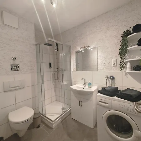 Gaestewohnung Und Service-apartment *